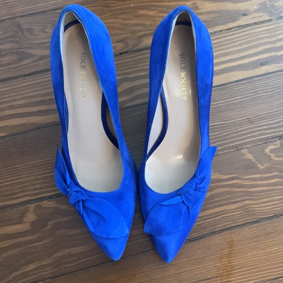 Blue suede pumps - Picture 2 of 9